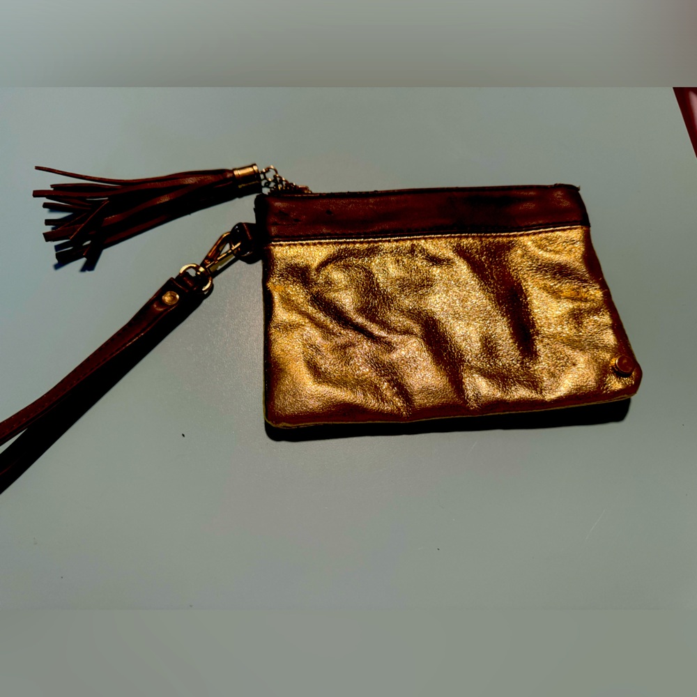 Gold purse. Perfect for night out